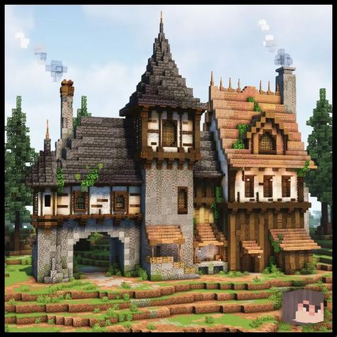 Minecraft House With Tower Ideas, Minecraft House 3 Floor, Minecraft Cute Builds House, Minecraft Turret Ideas, Minecraft End House Ideas, Minecraft Building Ideas Big House, Big Medieval House Minecraft, Minecraft Hunting Lodge, Medieval Town Square Minecraft