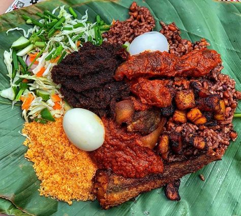 Ghanaian Foods on Instagram: “Mid week vibes! The ultimate lit breakfast for the everyday street food life 😋👌🏿 We are drooling! Delicious Ghana. Thanks for sharing and…” Rice Beans Recipe, Ghana Culture, Ghana Travel, Ghanian Food, Ghana Food, Ghanaian Food, Natural Spices, West African Food, African Foods