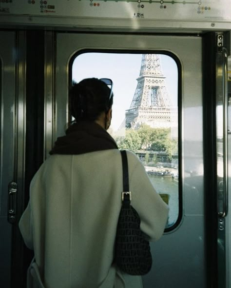 Torre Eiffel Paris, Paris Dream, Paris Vibes, Paris Girl, 사진 촬영 포즈, Parisian Life, Paris Aesthetic, Foto Tips, Paris Trip