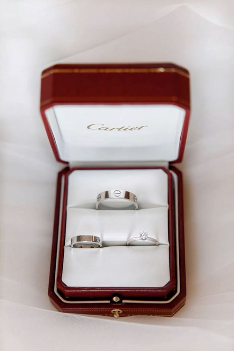 Кольца Cartier Cartier Love Rings Couple, Cartier Wedding Ring Couple, Cartier Couple Ring, Cartier Ring Engagement, Cartier Ring Wedding, Engagement Ring Cartier, Cartier Engagement Ring, Cartier Wedding Bands, Cartier Wedding Rings