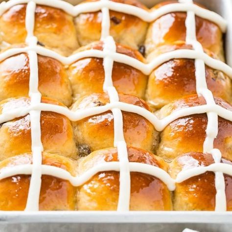 Ahhhh the traditional hot cross bun just got a face lift into, THE SOFTEST HOT CROSS BUNS recipe. You can totally eat them for breakfast. Or dessert. Or just because. I love food that has strong holiday meaning! Put these on your Easter menu! I devour these! #easter #recipe #buns #rolls #dessert #breakfast #raisins #hotcrossbuns #easterbreakfast #easterdessert #eastersidedish Easter Brunch Treats, Hot Cross Buns Recipe Easy, Buns Recipe Easy, Cross Buns Recipe, Hot Cross Buns Recipe, Hot Cross Bun, Easter Side Dishes, Easter Brunch Food, Easter Dinner Recipes