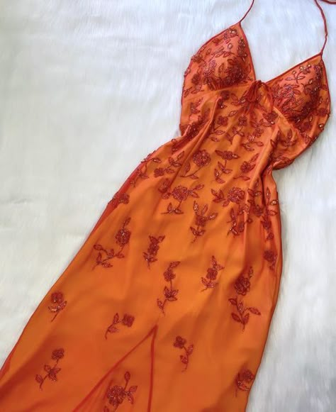 Orange Spaghetti, Evening Dress Outfit, Prom Dress Inspo, Mermaid Prom Dresses Lace, Purple Prom Dress, Sequin Prom Dresses, Prom Dress Inspiration, Beaded Prom Dress, Christmas Party Dress