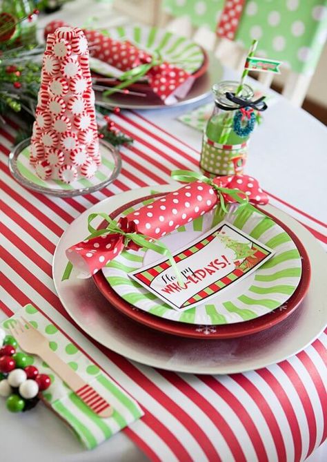 9 Christmas Tablescapes To Wow Your Guests This Holiday Ward Christmas Party, Whoville Christmas, Grinch Christmas Party, Grinch Party, Grinch Christmas Decorations, Christmas Party Themes, Party Hostess, Kids Christmas Party, Christmas Tablescape