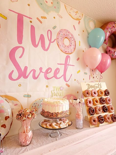 Donut Station Birthday Parties, Two Sweet Party 2nd Birthday Balloon Arch, Shes Two Sweet Birthday, Donut Second Birthday Party, Donut Two Birthday Party, Two Sweet Party 2nd Birthday Table Decorations, Baby Girl 2nd Birthday Theme Ideas, Two Sweet Picture Ideas, Two Sweet Party 2nd Birthday Diy