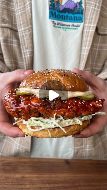 Korean Chicken Burger Recipe, Korean Chicken Burger, Pickled Cucumbers Recipe, Korean Burger, Chicken Beer, Fried Chicken Burger, Pickled Cucumbers, Instagram Korean, Beer Chicken