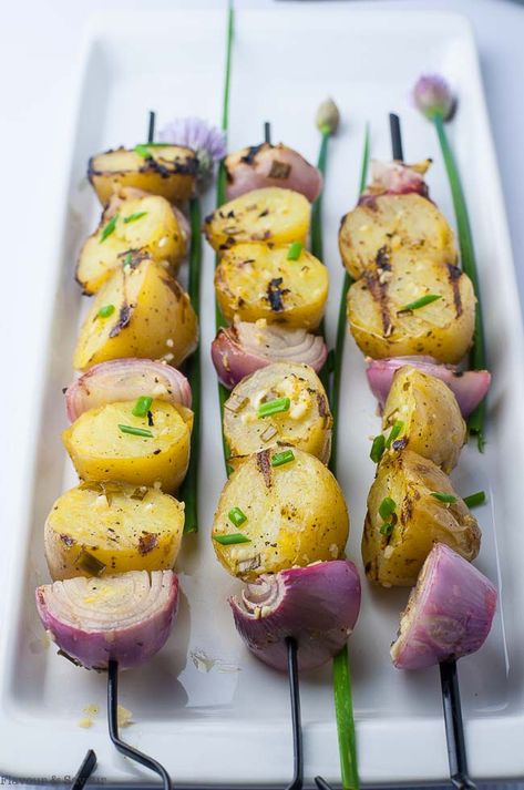 Potato Kabobs, Grilled Kabob Recipes, Vegetable Kabobs, Garlic Marinade, Grilling Kabobs, Kabob Skewers, Veggie Skewers, Shish Kabobs, Vegan Grilling