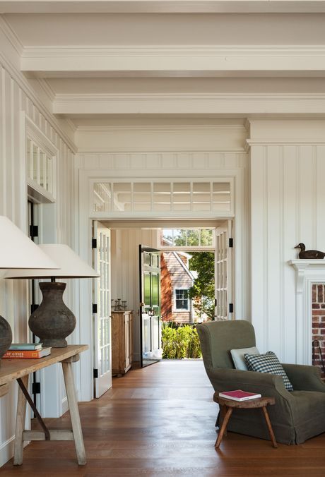 Fairfax & Sammons | Classic 'East End' Cape Cod Cottage Americana Cottage Decor, Cape Cod Bungalow, Beach Cottage Fireplace, Americana Home Aesthetic, Cape Cod Aesthetic Interior, Cape Cod Cottage Interiors, Cape Cod Interiors, Cape Cod Interior Design, Cape Cod Renovation