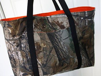 For the Ladies Country Fits, Camo Purse, Man Bags, Camo And Pink, Idea Board, Side Bags, Pink Camo, Essential Bag, Zipper Top