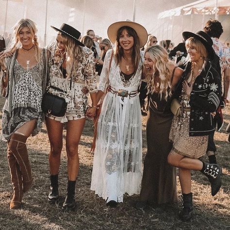 Look Lollapalooza, Woodstock Outfit, Mode Coachella, Bonnaroo Outfits, Boho Festival Outfit, Stile Boho Chic, Ethno Style, Look Festival, Fest Outfits