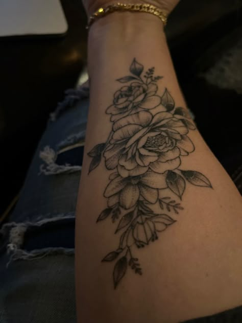 Right Forearm Tattoos Women, Flower Tattoo On Forearm For Women, Moms Name Tattoo Ideas, Pretty Tattoos For Women Arm, Cover Up Tattoos Arm, Arm Tattoos For Women Flowers, Tattoos On Wrist For Women, Under Forearm Tattoo Women, Pretty Arm Tattoos