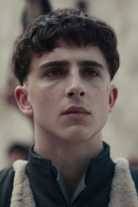 Against All Odds, Timothée Chalamet Manages to Make Bowl Cuts Sexy in The King Trailer The King Timothee Chalamet, Ben Mendelsohn, 90s Grunge Hair, Joel Edgerton, Henry V, Film Netflix, Short Grunge Hair, 100 Heads, Rose Depp