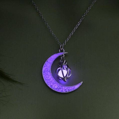 Moon Aesthetic Accessories, Purple Accessories Aesthetic, Moon Necklace Aesthetic, Fantasy Jewelry Magic, Orb Necklace, Glow Jewelry, Glowing Necklace, Pretty Jewelry Necklaces, Magical Jewelry