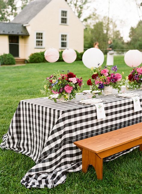 Backyard Bbq Table, Fourth Of July Gender Reveal, Engagement Party Ideas Decorations, House Outdoor Design, Engagement Bbq, Engagement Party Bbq, Baby Shower Recipes, Southern Wedding Traditions, Bbq Wedding Reception