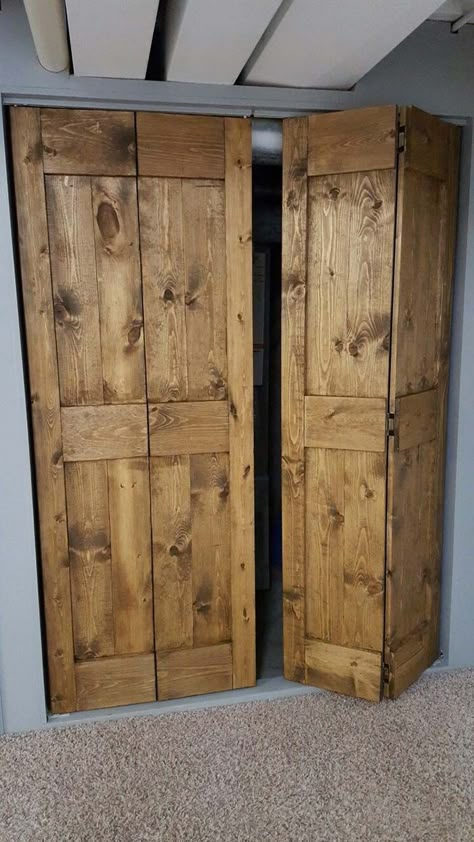 Folding Rustic Closet Door #rustic #closetdoor #closet #door #decorhomeideas Country Closet Doors, Rustic Bifold Doors, Decorative Bifold Doors, Rustic Closet Doors, Rustic Closet Ideas, Wood Bifold Doors, Closet Bifold Doors, Barn Door For Closet, Barn Door Closet Doors