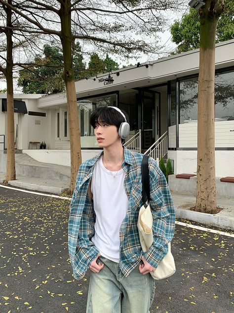 GS No. 208 Plaid Shirt - Gentleman's Seoul - Fashionable Guy Outfits, Korean Fashion Casual Men, Straight Man Fashion, Men's Fashion Aesthetic, Styling Flannel Men, Ethereal Aesthetic Fashion Men, Popular Fashion Trends 2024, Men’s Cottage Core Fashion, Korean Ootd Men