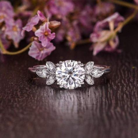 Flower Shaped Engagement Ring, Engagement Ring Floral, Wedding Rings Ideas, Rings Inspiration, White Gold Wedding Ring, Engagement Ring Moissanite, Ring Cluster, Engagement Ring Ideas, Future Engagement Rings