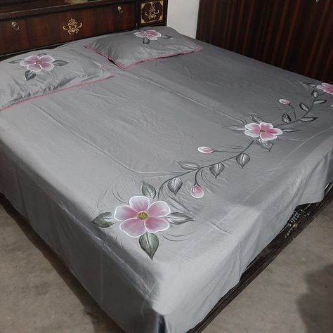 Bedshit Painting Design, Painting Ideas On Bedsheet, Bed Sheet Painting Design Flower, Bedsheets Painting Designs, Fabric Painting On Bedsheet, Bedsheet Painting Designs Bed Sheets, Hand Painted Bedsheets, Painting Bedsheets Design, Hand Painted Bedsheets Designs