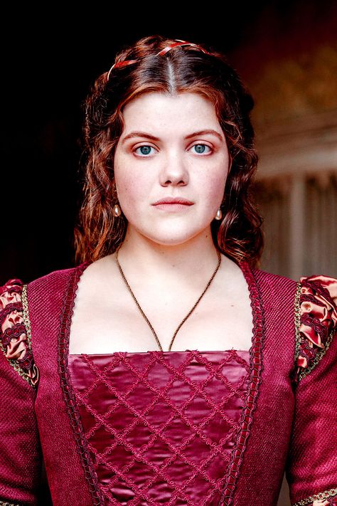 Georgie Henley The Spanish Princess, Queens In History, Margaret Tudor, Rhaena Targaryen, Tudor Queen, Laura Carmichael, Lucy Pevensie, Tudor Dress, The Spanish Princess