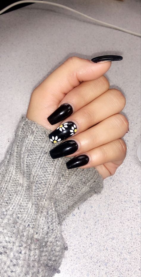 Flower Nails Coffin Shape, Flower Nail Designs Black, Black Nail Designs With Flowers, Short Coffin Black Nails Designs, Black Acrylic Nails With Flowers, Black With Flowers Nails, Cute Black Acrylic Nails Coffin, Black Nail With Flower Design, Flower Black Nails