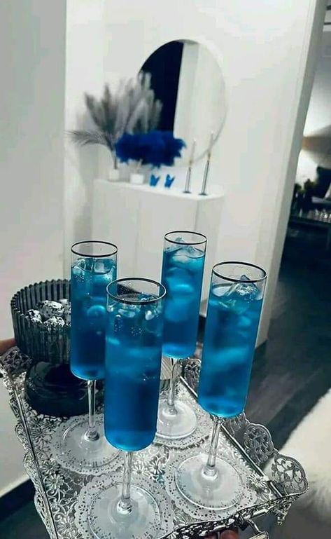 21st Birthday Ideas Blue Theme, Dark Blue Themed Birthday Party, Blue Food Board Ideas, Blue Drink Aesthetic, Dark Blue Birthday Theme, Blue Aesthetic Birthday, Blue Theme Birthday Party Decorations, Dark Blue Food, Drink Azul