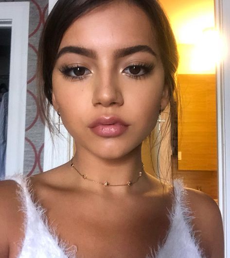 my favorite person 😻😻 Isabela Moner Instagram, Isabel Moner, Isabella Merced, Isabella Moner, Isabela Merced, Isabela Moner, Bold Makeup, Makeup Eye Looks, Smosh