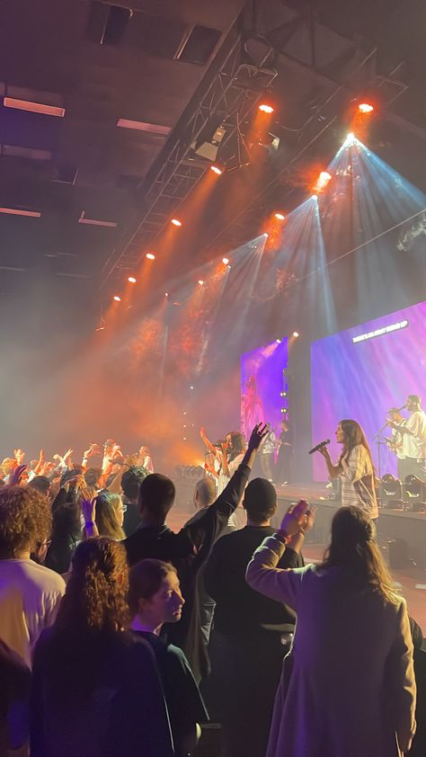 Elevation Worship Concert, Worship Team Aesthetic, Worship Night Aesthetic, Youth Ministry Aesthetic, Worship Leader Aesthetic, Youth Group Aesthetic, Christian Church Aesthetic, Praise And Worship Aesthetic, Worship Photos