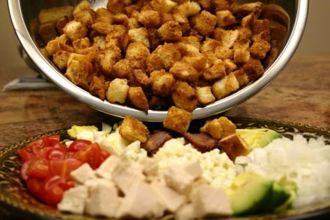 Outback Croutons Outback Steakhouse Recipes, Outback Recipes, Croutons Recipe, Steakhouse Recipes, Crouton Recipes, Croutons Homemade, Cat Recipes, Cooking Prep, Party Foods