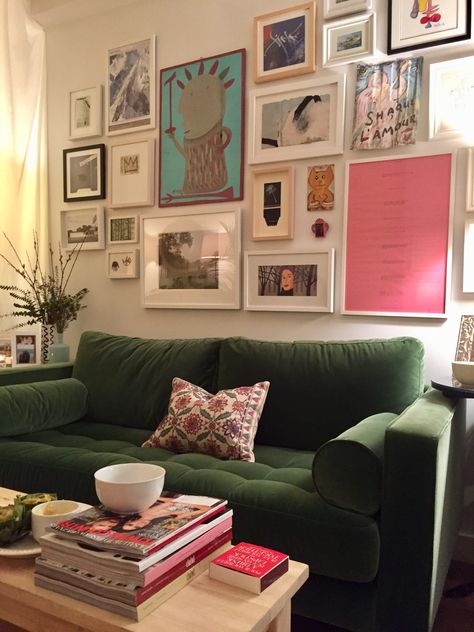 Green Sofa Gallery Wall, Green Sofa Maximalist, Green Velvet Sofa Aesthetic, Green Velvet Sofa With Pink, Green Velvet Sofa Bedroom, Green Sofa Kitchen, Wall Color Green Couch, Styling Green Velvet Couch, Gallery Wall Green Couch