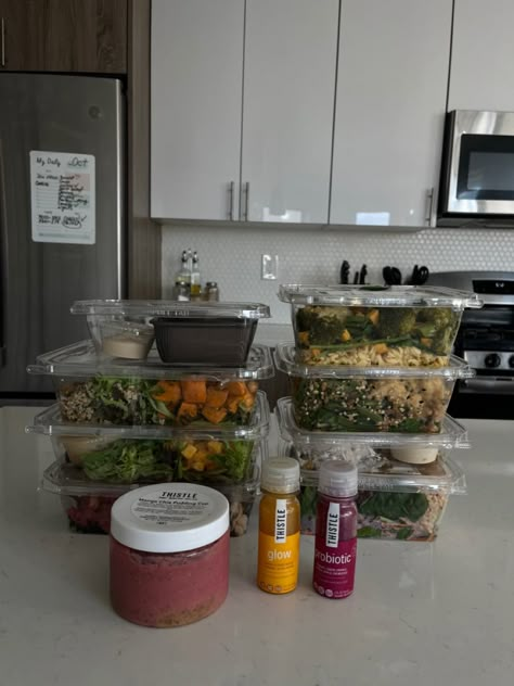 Ready to eat meals, aesthetic, aesthetic, kitchen, premade meals for delivery service Instagram story Meal Prep Healthy Aesthetic, New Foods Aesthetic, Meal Prepping Aesthetic Vision Board, Meal Asthetic Picture, Healthy Eating Aesthetic Meal Prep, Meal Prep Aethstetic, Meal Prep Ideas Aesthetic, Meal Prep Goals, Meal Prep Aesthetic Dark