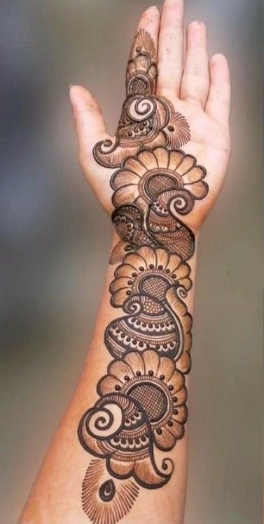 Small Tattoos Baddie, Mehendi Designs Bridal, Book Themed Tattoos, Tattoos Baddie, Mehendi Designs For Hands, Baddie Tats, Design Mehendi, Hand Mehendi, Mini Tats