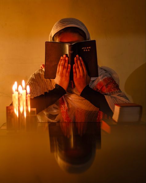 Ethiopian orthodox women praying 🤲 Orthodox Profile Picture, Ortodox Wallper Ethiopia, Orthodox Christianity Ethiopia, Ethiopia Orthodox Wallpaper, Ethiopian Orthodox Wallpaper, Ethiopian Orthodox Church Pictures, Orthodox Christian Wallpaper, Orthodox Ethiopia, Ethiopia Photography