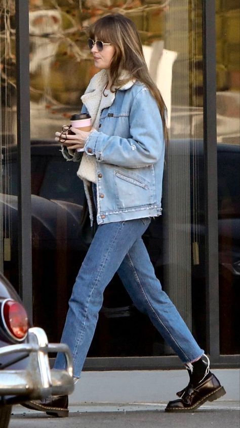 Dakota Outfits, Siren Style, Dakota Johnson Street Style, Straight Leg Jeans Black, Loafers And Socks, Street Style Denim, Dakota Style, Dakota Johnson Style, Celebrity Street Style