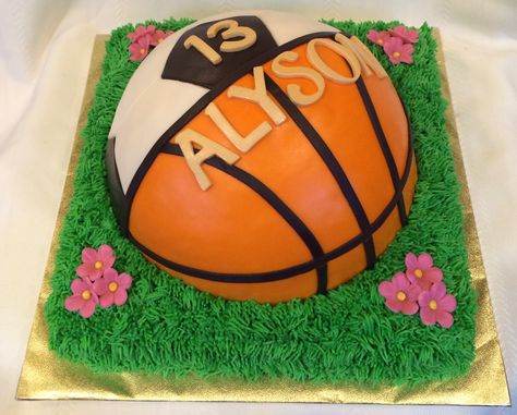 Basketball / Soccer cake Soccer Basketball Cake, Half Soccer Half Basketball Cake, Basketball And Soccer Cake, Boys Cupcakes, Cupcakes For Girls, Cricket Birthday Cake, Ball Cupcakes, Sports Themed Cakes, Pokémon Party