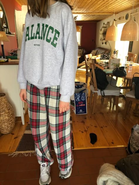 Pajama Pants Outfit Aesthetic, Pajamas Aesthetic Winter, Pajama Fits, Check Pajamas, Girls Christmas Pjs, Pajama Pants Outfit, Pj Outfit, Plaid Pjs, Winter Pjs