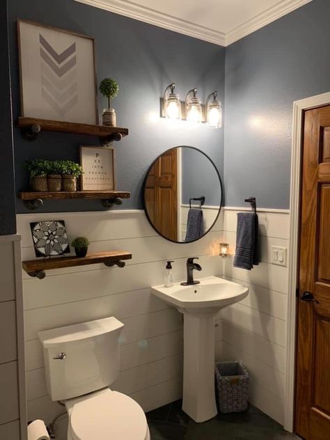 Small Bathroom Remodel Farmhouse, Small Half Bathroom Ideas, Bathroom Remodel Farmhouse, Very Small Bathroom Ideas, Small Washroom, Small Half Bathroom, Wc Decoration, Half Bathroom Ideas, Fall Bathroom Decor