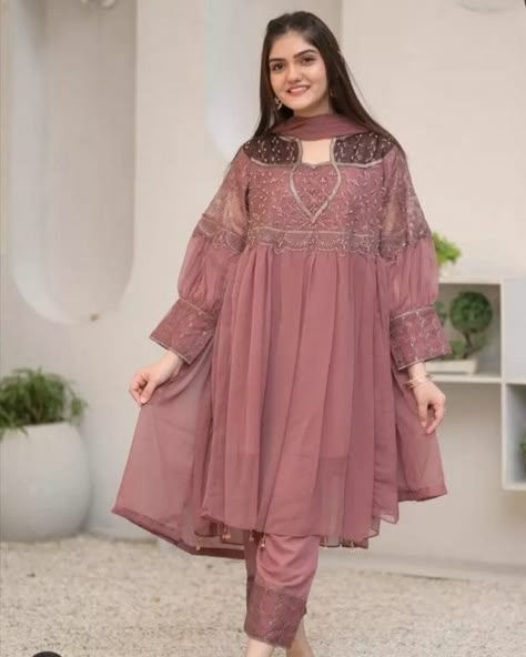 Pakistani Women Dresses, Simple Frock Design, Simple Frocks, Stylish Short Dresses, Pakistani Fashion Party Wear, Pakistani Fancy Dresses, Modest Dresses Casual, Fancy Dresses Long, Reclining Chair