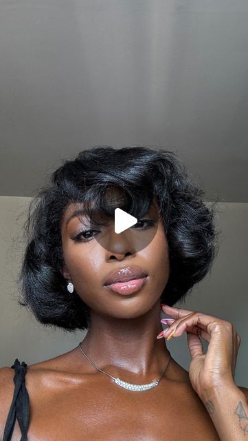 Denisha Thomas | 𝑪𝒐𝒏𝒕𝒆𝒏𝒕 𝑪𝒓𝒆𝒂𝒕𝒐𝒓 on Instagram: "My bob has to have BODY.   I noticed I’d really love my hair fresh out the salon but by the time I go home wrap it and take it down the next day I’m not as in love because it loses body after being wrapped.   However, I’ve been learning how to use these satin rollers in it and game changer 😮‍💨. I didn’t film putting the rollers in this time around because honestly I was tired by the time I got home and I truly wasn’t expecting much out of it.   But to give y’all a little insight into the process, I used @patternbeauty curling iron to add some quick, big curls then followed up with my @mykitsch curling set. For my hair in the back that’s super short I just pin curled it.   I actually did it once overnight, took em out in the mo Barrel Curls Short Hair Black Women, Mid Length Hair Styles For Black Women, Short Hair Styles Fringe, Roller Blowout Short Hair, Chin Length Fluffy Hair, Updos For Short Hair Black Women Natural, 4c Hair Rollers, Black Women Hairstyles Medium Length, 2 4 6 Tara Hairstyles