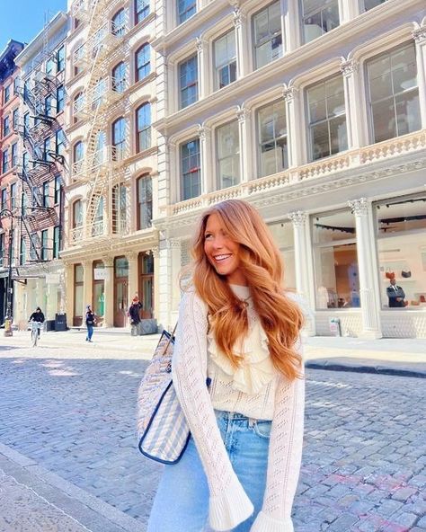 Winter Outfits Bright Colors, Lauren Loveless Hair, Lauren Loveless Outfits, Lauren Loveless, Insta Influencer, Nyc Pics, Nyc Winter, Nyc Fall, New York Outfits