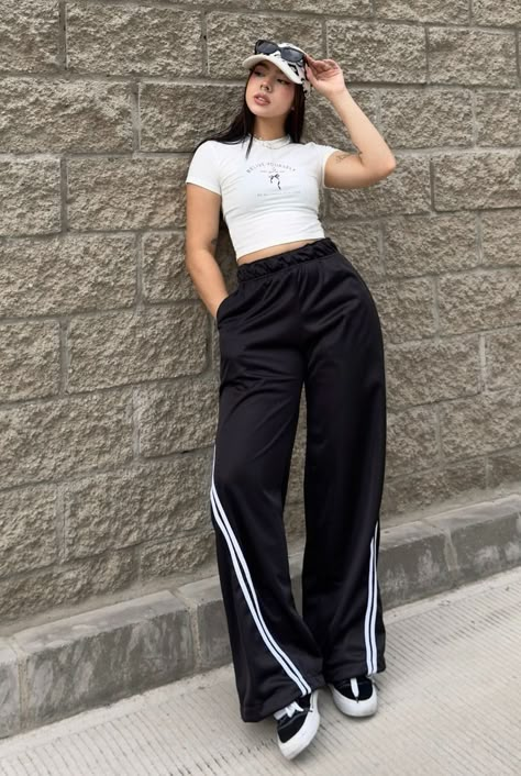 Track Pant Outfits For Women, Adidas Track Pants Outfit Woman, Track Pants Outfit Women, Jogger Pants Outfit Women, Adidas Track Pants Outfit, Pant Outfits For Women, Track Pants Outfit, Casual Oufits, Jogger Pants Outfit