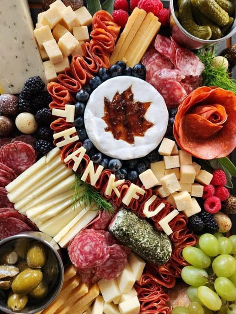 Cheese Board Ideas Thanksgiving, Best Thanksgiving Charcuterie Board, Canada Charcuterie Board, Fruit Board Thanksgiving, Thanks Giving Charcuterie Board Ideas, Turkey Thanksgiving Charcuterie Board, Thankful Charcuterie Board, Thanksgiving Recipes Charcuterie, Friendsgiving Cheese Board