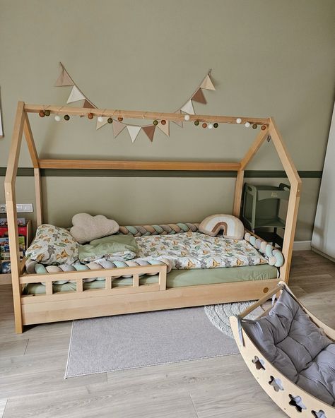 Dal Letto al Decoro: Tutto per la Camera dei Bambini Montessori 💫 ⠀ Una collezione di mobili per bambini Montessori, fatti a mano in Italia 🇮🇹 con materiali naturali 🌱 ed ecologici. Qui troverai tutto il necessario per creare la stanza perfetta per i tuoi bambini: dai mobili funzionali ai tessuti accoglienti e al decoro originale. ⠀ I nostri mobili aiuteranno i tuoi bambini 👶🏻 a crescere in un’atmosfera di armonia e comfort, contribuendo al loro sviluppo e alla loro indipendenza. Ogni element... Montessori, Tower, Quick Saves