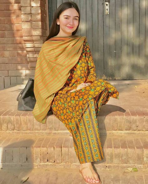 Pic Girly, Pakistani Cotton Suits, Designer Dresses Elegant, India Women, Deepika Padukone Style, Casual Indian Fashion, Desi Fashion Casual, Beautiful Pakistani Dresses, Dress Design Patterns