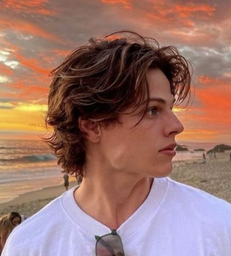 Middle Part Hairstyles Men, Middle Part Haircut, Surfer Hairstyles, Surfer Hair, Mens Haircuts Short Hair, Guy Haircuts Long, Middle Part Hairstyles, Mens Hairstyles Medium, Mens Hairstyles Thick Hair