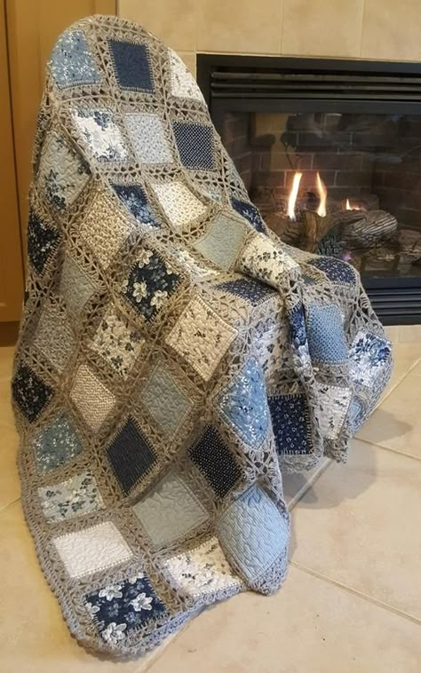 Crochet Quilt Tutorial, Tea Crochet, Fusion Quilt, Crochet Quilt Pattern, Crochet Crowd, Crochet Bedspread, Denim Quilt, Crochet Quilt, Crochet Fabric