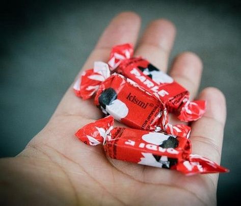 13 Candies From The 90s That Will Take You Back To Your Childhood School Days Quotes, Childhood Memories Quotes, Childhood Photography, Childhood Memories Art, Memories Art, Childhood Memories 90s, 90s Memories, Childhood Memories 2000, Bff Quotes Funny