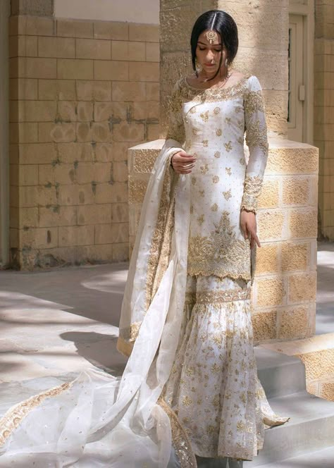 White Nikkah Dress, Nikah Outfit, Indian Fits, Nikah Dress, Wedding Fits, Desi Dress, Desi Wedding Dresses, Nikkah Dress, Asian Clothes