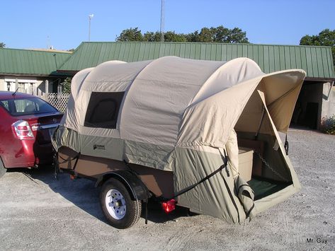 DIY tent trailer -this is a truck bed tent on a trailer.  If you click through to the link he explains how he did it so that all he has to do is lay the bows down flat without having to disassemble the tent Diy Tent Trailer, Tent Diy, Truck Bed Tent, Kombi Motorhome, Auto Camping, Trailer Tent, Truck Bed Camping, Diy Tent, Camping Diy