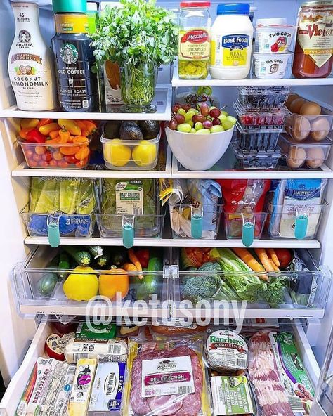 Keto | Low Carb 🇺🇸 on Instagram: “Keto Friendly Fridge 🥚🥗🥦🍋🥑🧀⁣⁠⠀ ⁣.⁠⠀ I did an Aldi grocery haul yesterday and stocked up on all the goods. Tons of fresh veggies, cheeses,…” Healthy Fridge, Penyimpanan Makeup, Organic Eggs, Grocery Haul, Fridge Organization, Healthy Kitchen, Fresh Veggies, Clean Eating Snacks, Healthy Drinks