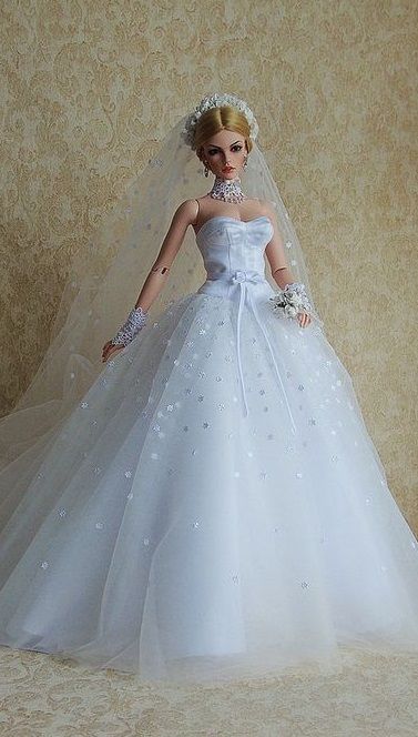 Accessoires Barbie, Barbie Dress Pattern, Barbie Bridal, Barbie Wedding Dress, Barbie Doll Clothing Patterns, Diy Barbie Clothes, Princess Gowns, Wedding Doll, Barbie Fashionista Dolls