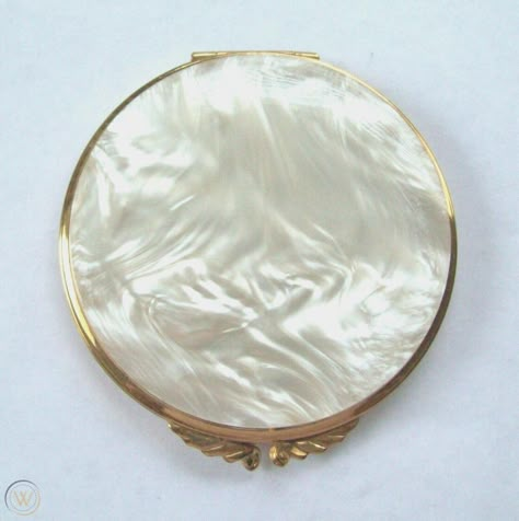 Vintage Volupte Art Deco Swirled Mother of Pearl Compact Mirror Makeup Case | #1990192158 Vintage Compact Mirror Aesthetic, Vintage Mirror Compact, Shell Compact Mirror, Vintage Powder Compacts, Vintage Makeup Case, Vintage Makeup Compact, Compact Mirror Aesthetic, Cute Compact Mirror, Art Deco Makeup